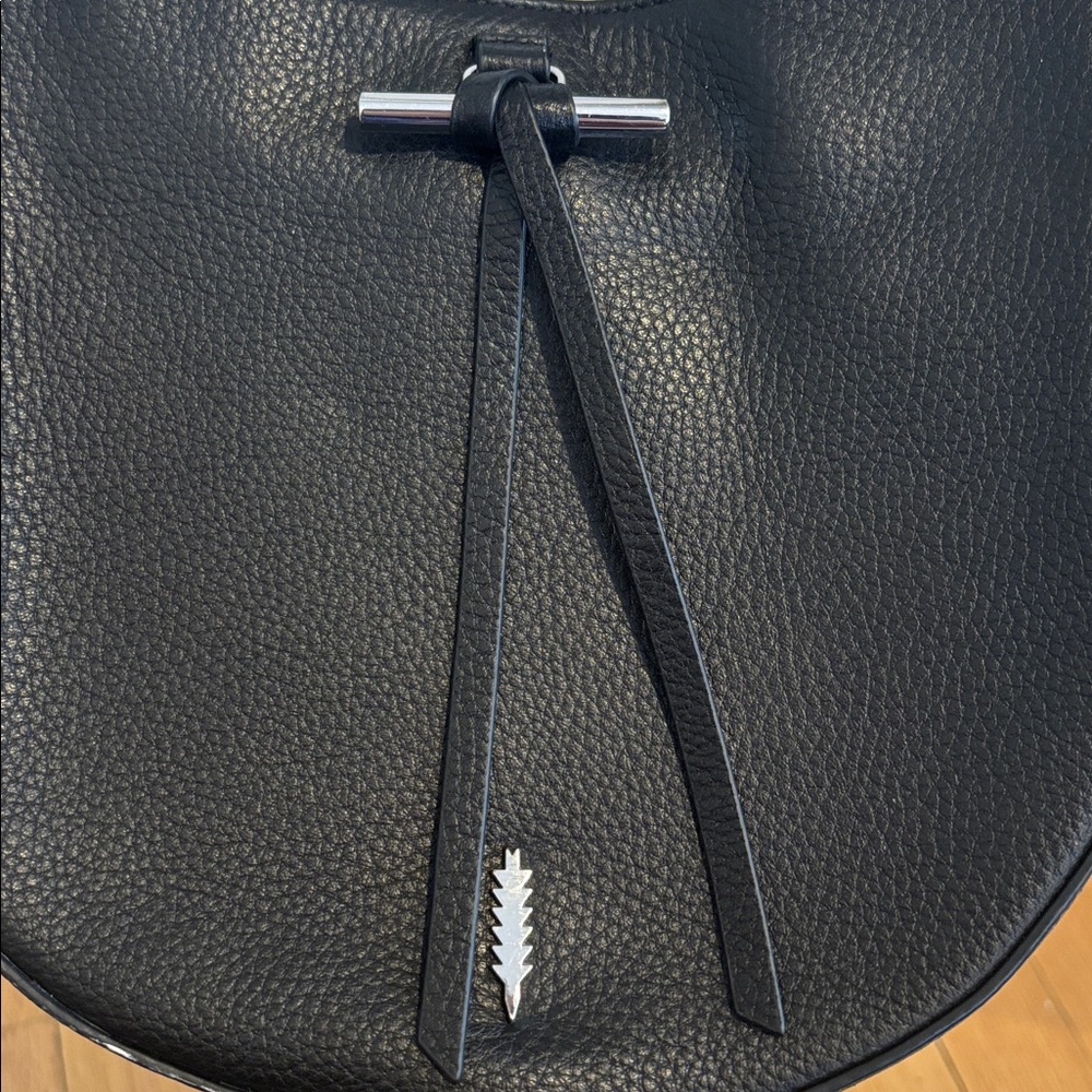 Chic Black Leather Bag with Silver Accents - Picture 4 of 5
